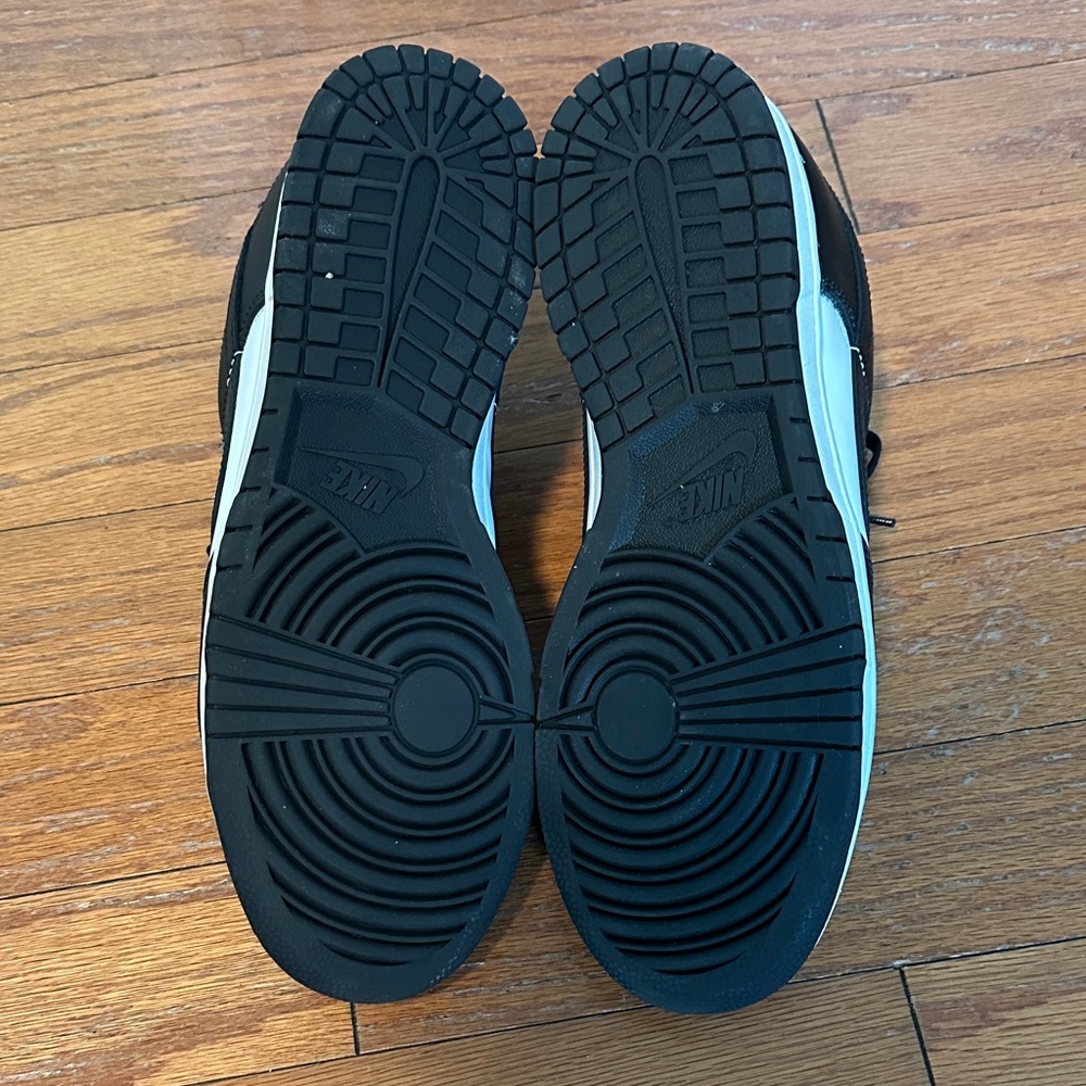 Nike Men's Black and White Low-Top Sneakers - Picture 3 of 6